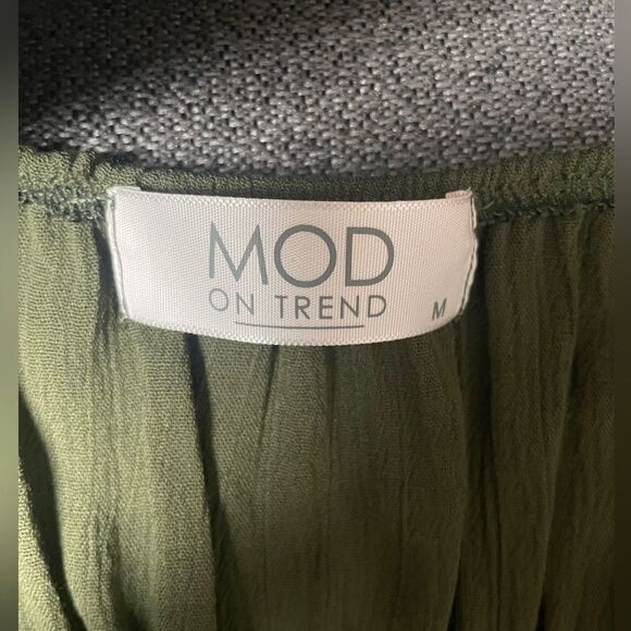 MOD on Trend,Moving away front twist,Army green romper,wide elastic waist,size M - Picture 3 of 6